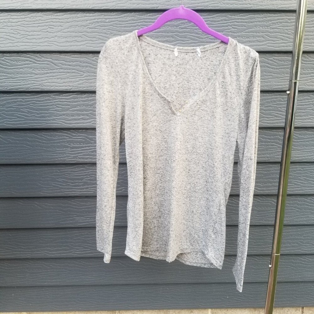Lot of 4 Medium Shirts (2 tanks, two long sleeve) - Picture 2 of 15